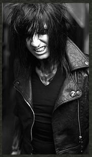 o singura fata in cute! black veil brides.
